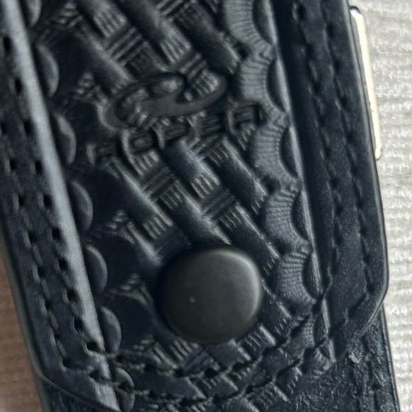 Roper Black Leather 32 Inch Belt w/ Star Design - Picture 7 of 8